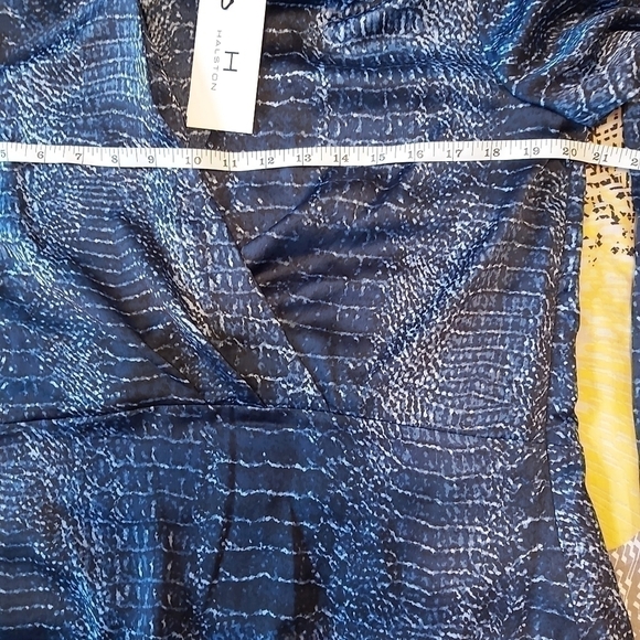 h by  Halston  V-Neck Crossover  Dress - Picture 8 of 10